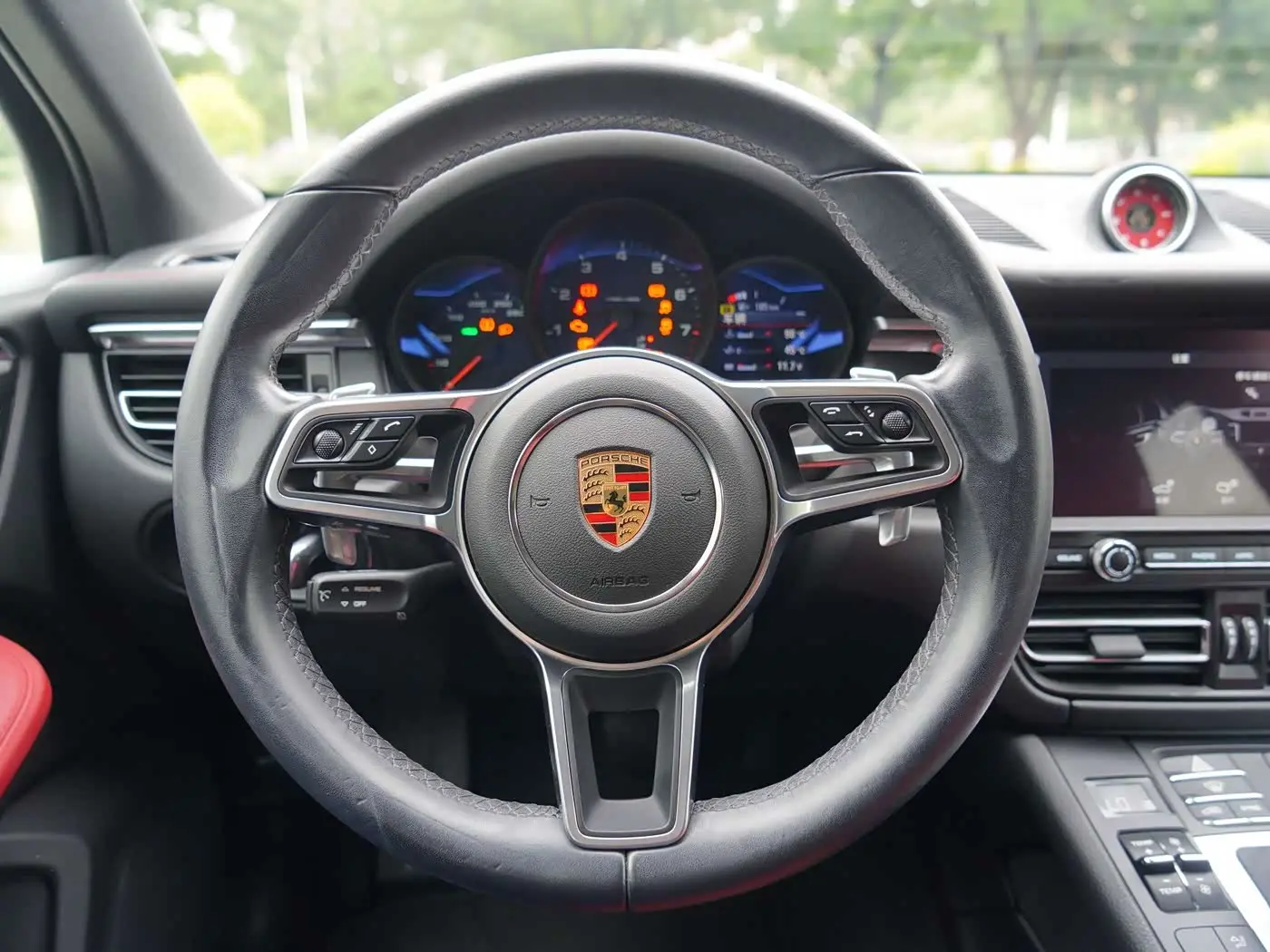 Porsche Macan 2021 — Photo 12/20