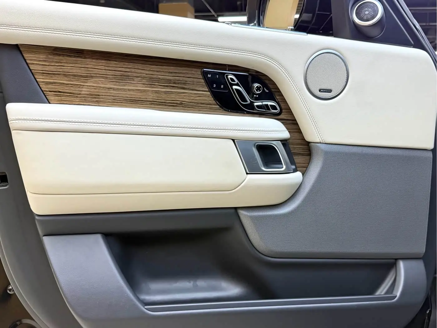 Land Rover Range Rover 2018 — Photo 11/20