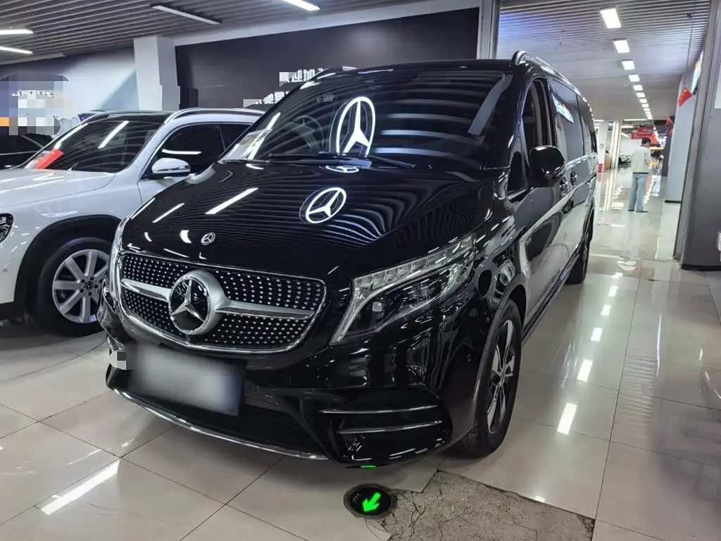 Mercedes-Benz V-Class 2021 — Photo 1/16