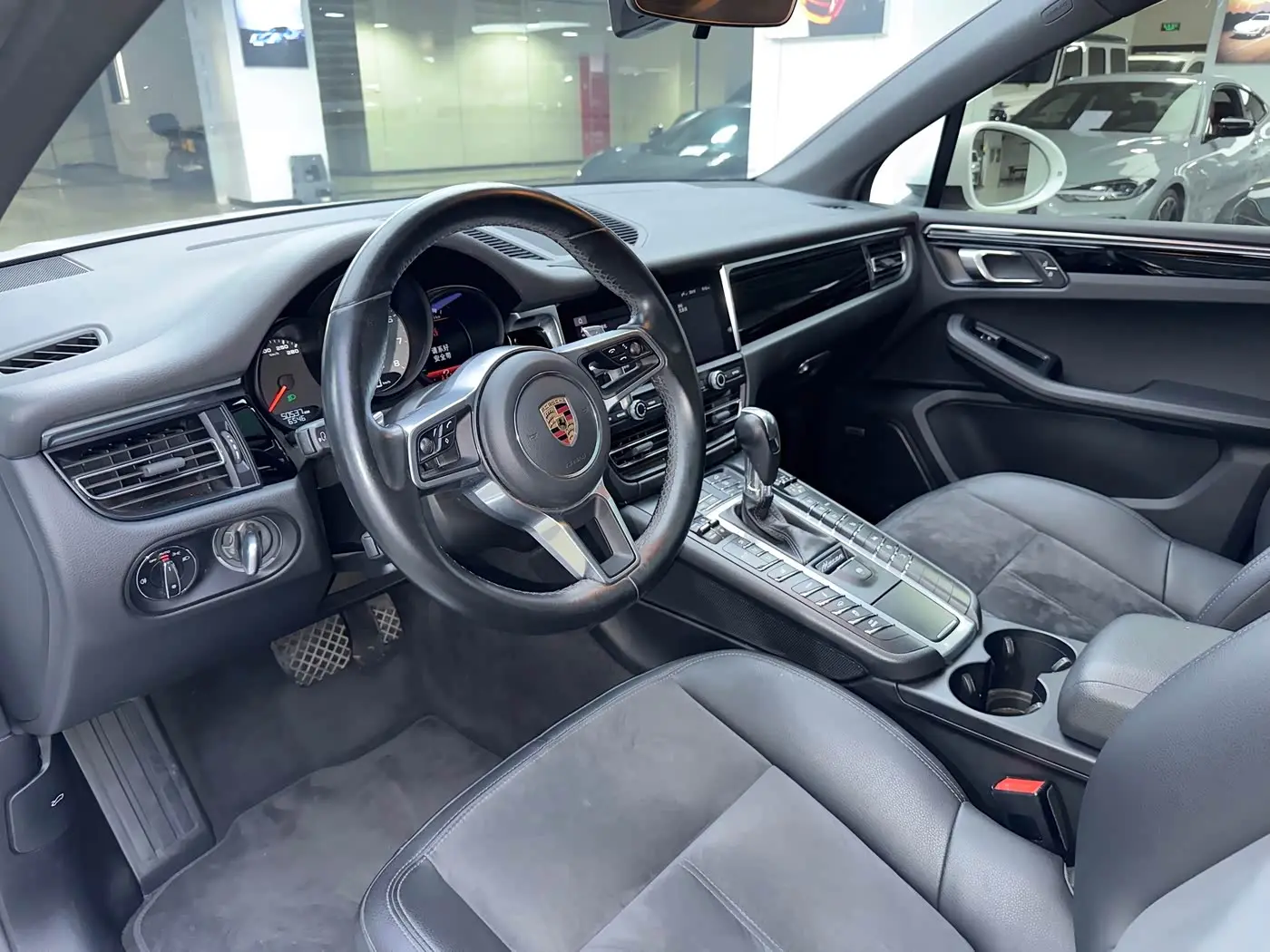 Porsche Macan 2020 — Фото 5/19