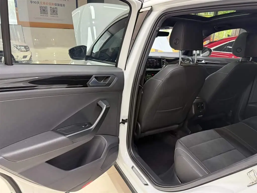 Volkswagen T-ROC 2021 — Photo 17/20