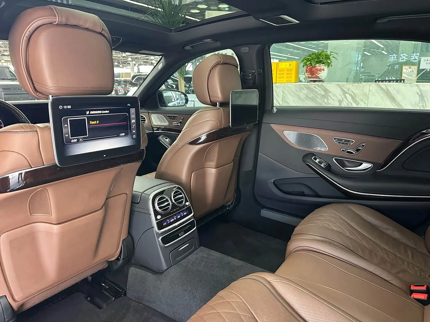 Mercedes-Benz Maybach S-Class 2017 — Photo 9/20