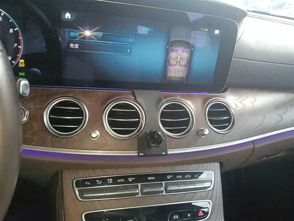 Mercedes-Benz E-Class 2023 — Photo 9/20