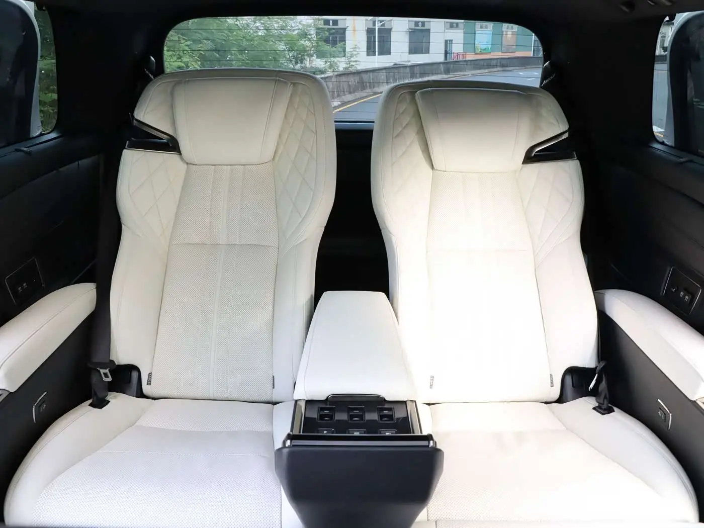 Lexus LM 2022 — Photo 16/20