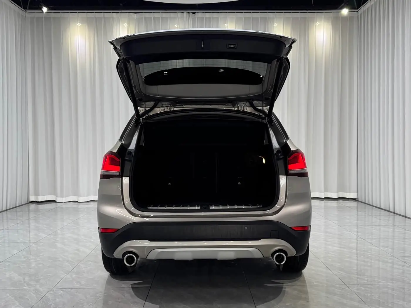BMW X1 2023 — Photo 8/19