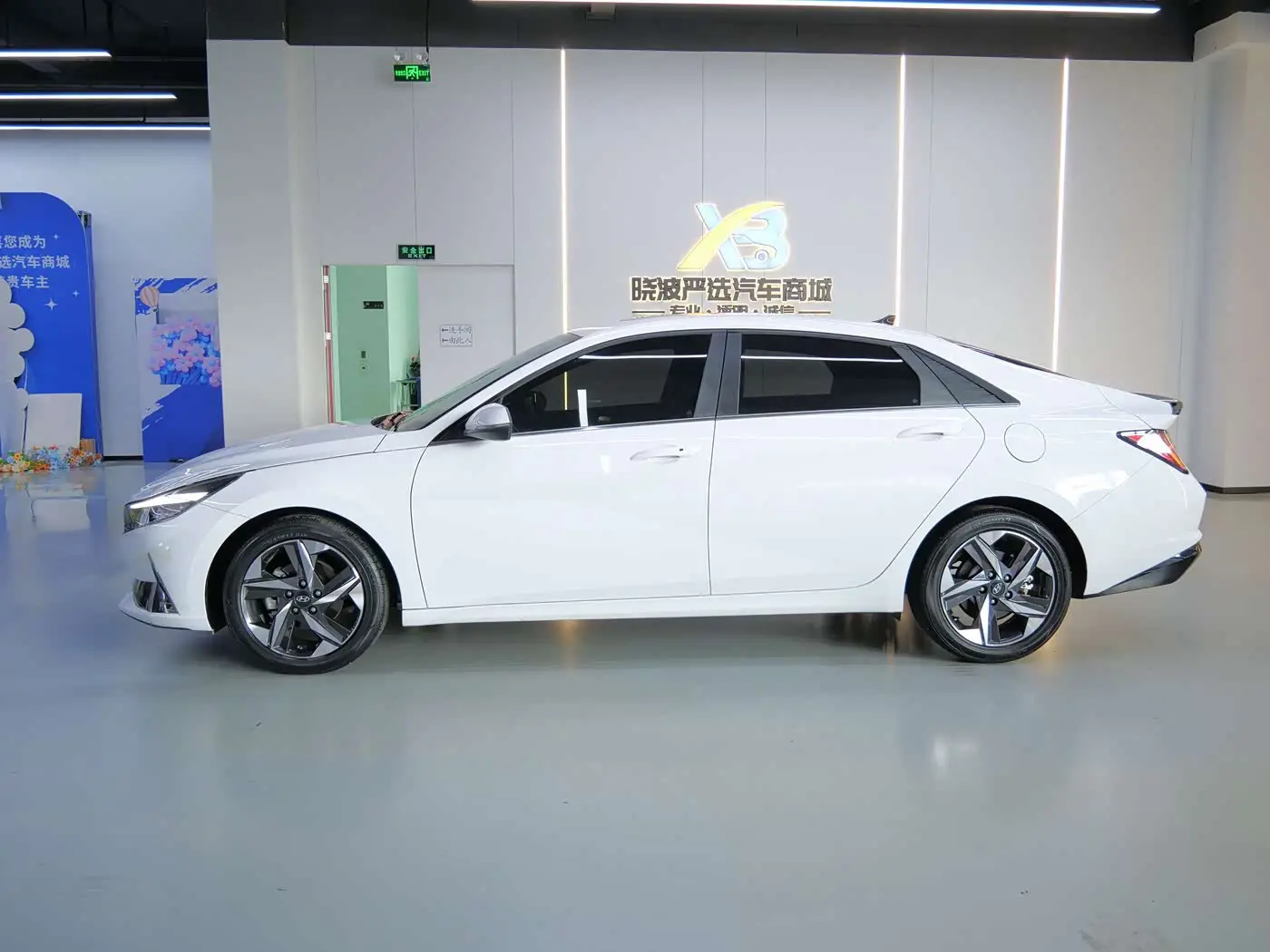 Hyundai Elantra 2023 — Photo 2/18