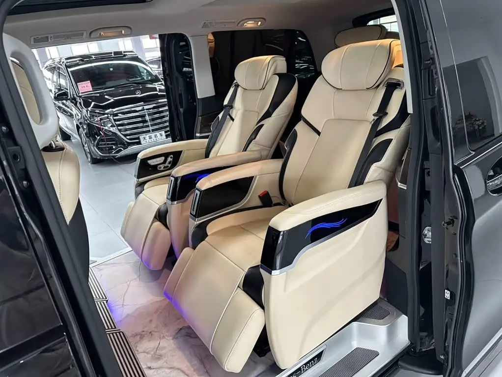 Mercedes-Benz V-Class 2022 — Photo 14/20