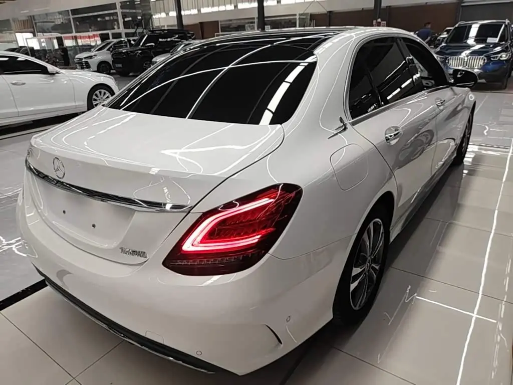 Mercedes-Benz C-Class 2021 — Photo 7/20