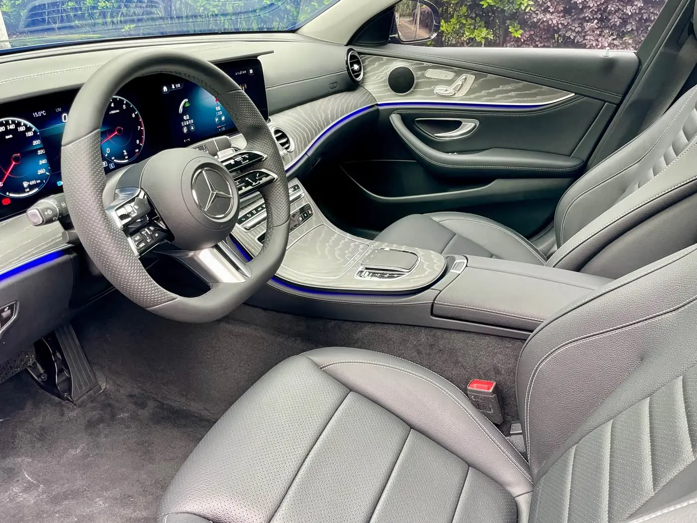 Mercedes-Benz E-Class 2023 — Photo 16/19