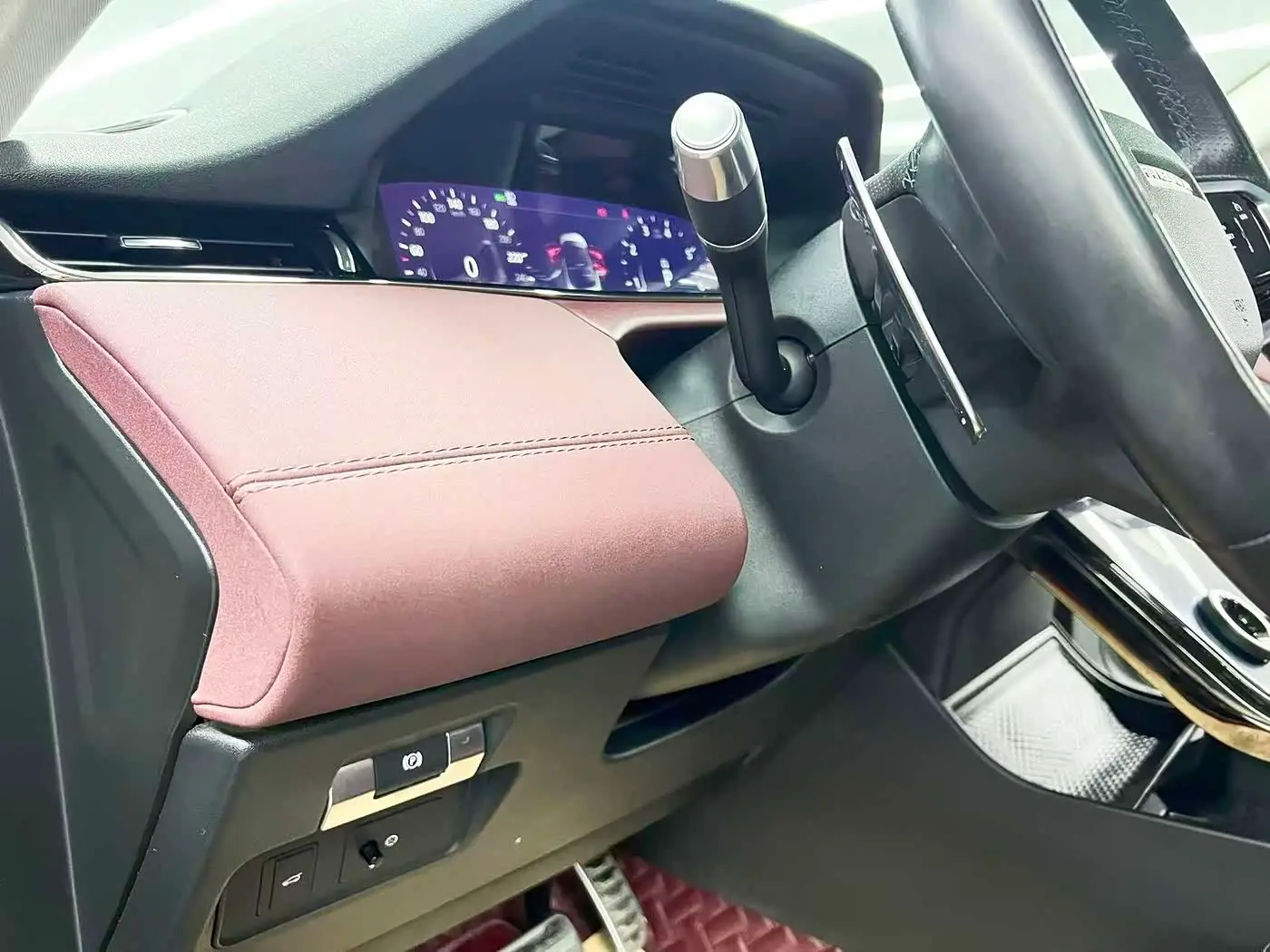 Land Rover Range Rover Evoque 2023 — Фото 11/20