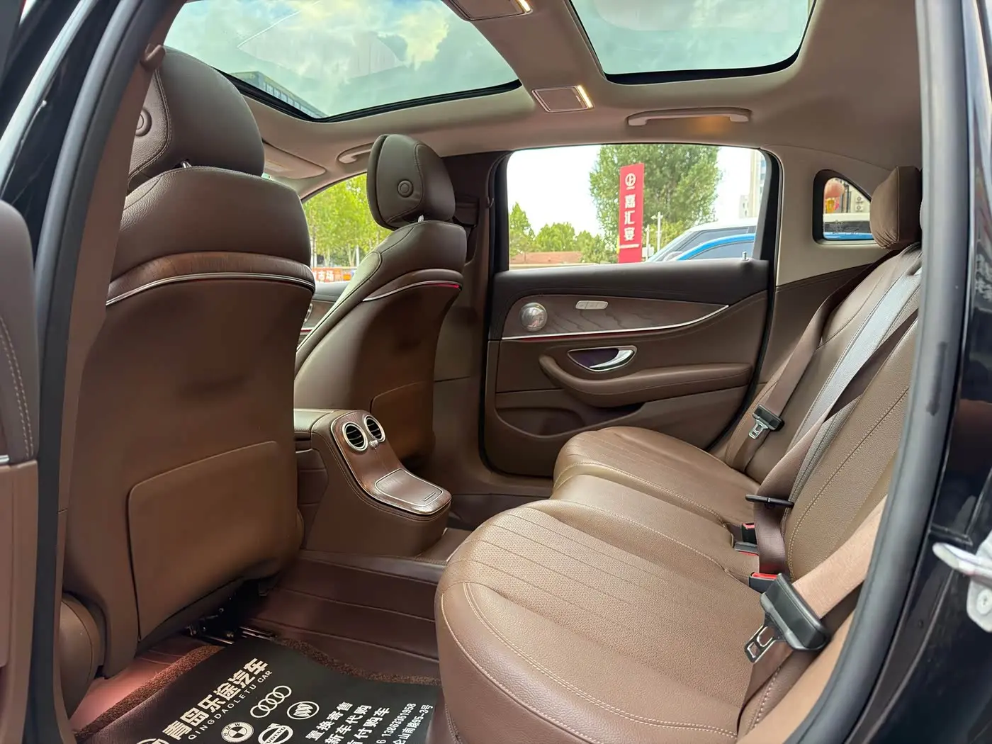 Mercedes-Benz E-Class 2023 — Photo 8/16