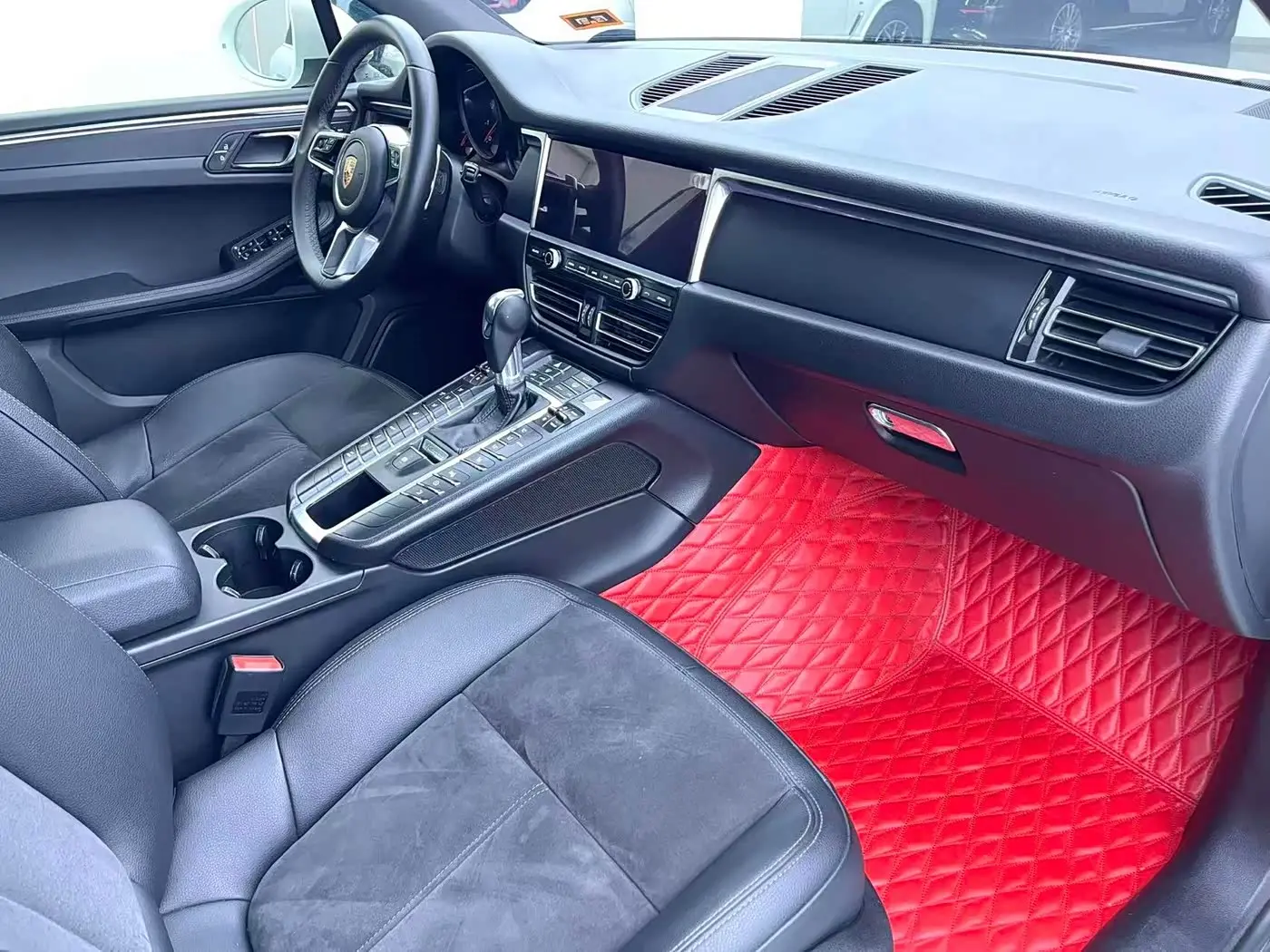 Porsche Macan 2019 — Photo 10/15