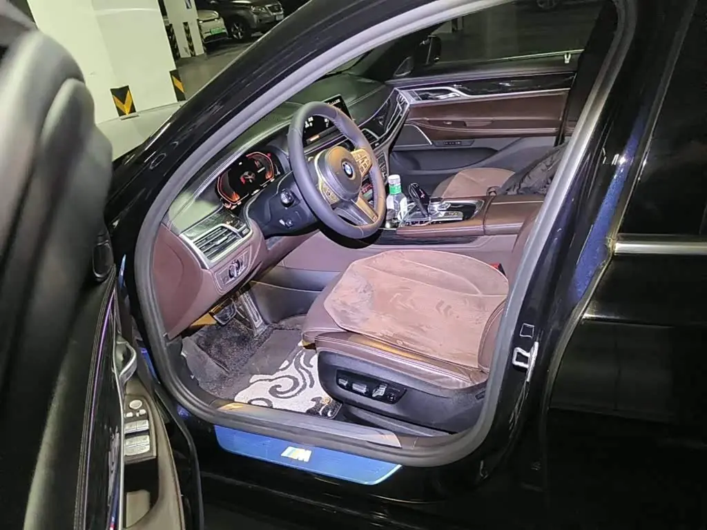 BMW 7 Series 2020 — Photo 8/15