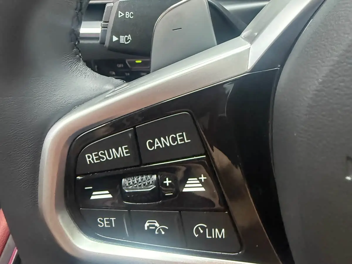 BMW 3 Series 2024 — Photo 16/18