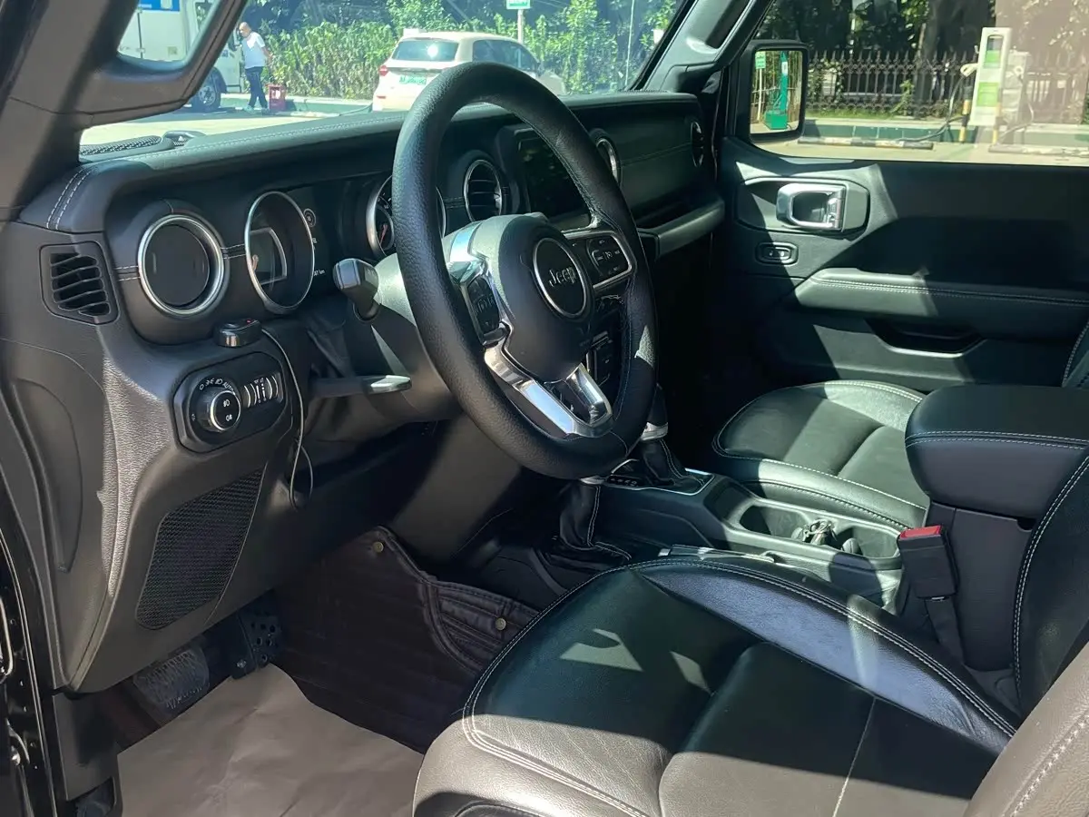 Jeep Wrangler 2020 — Фото 10/10