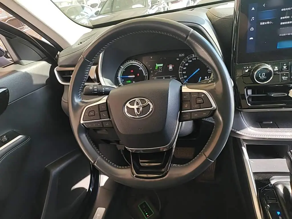 Toyota Highlander 2021 — Фото 7/20