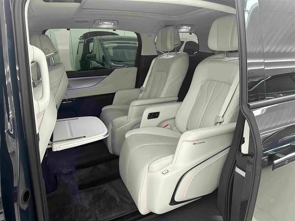 Buick GL8 New Energy 2025 — Photo 13/19