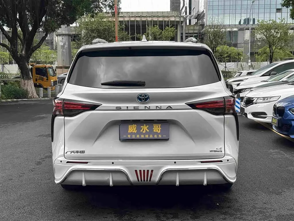 Toyota Sienna 2022 — Photo 5/20