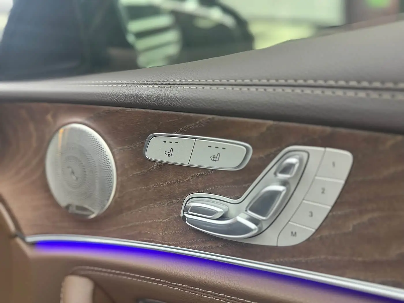 Mercedes-Benz E-Class 2022 — Photo 20/20