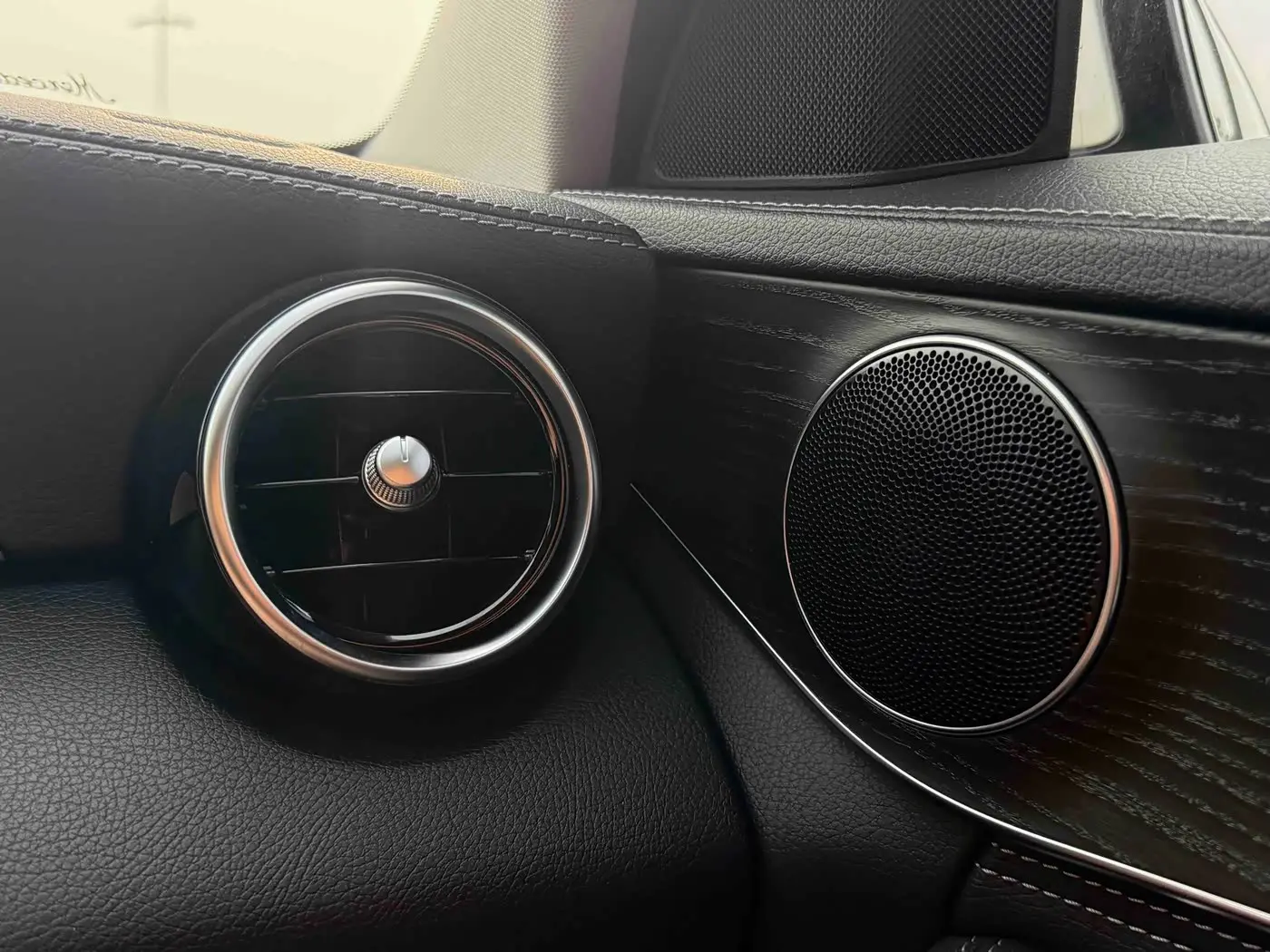 Mercedes-Benz C-Class 2020 — Фото 17/18