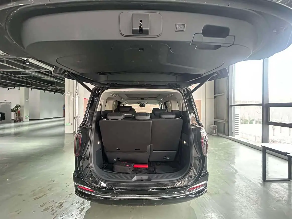 Hongqi HQ9 PHEV 2024 — ფოტო 3/11