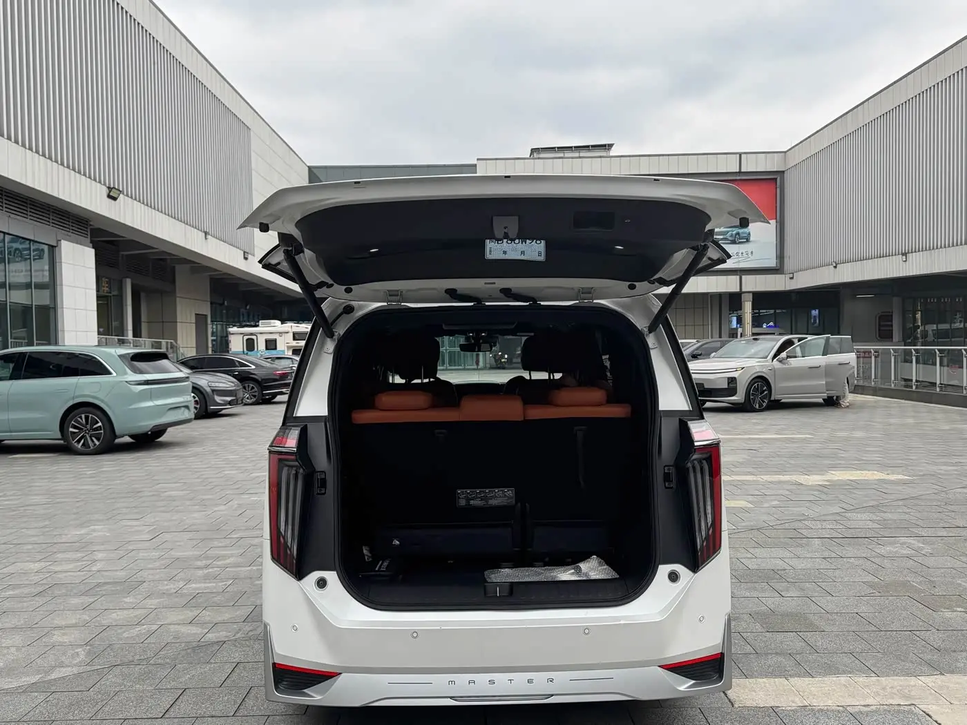 GAC Trumpchi Trumpchi E9 2024 — Şəkil 9/20