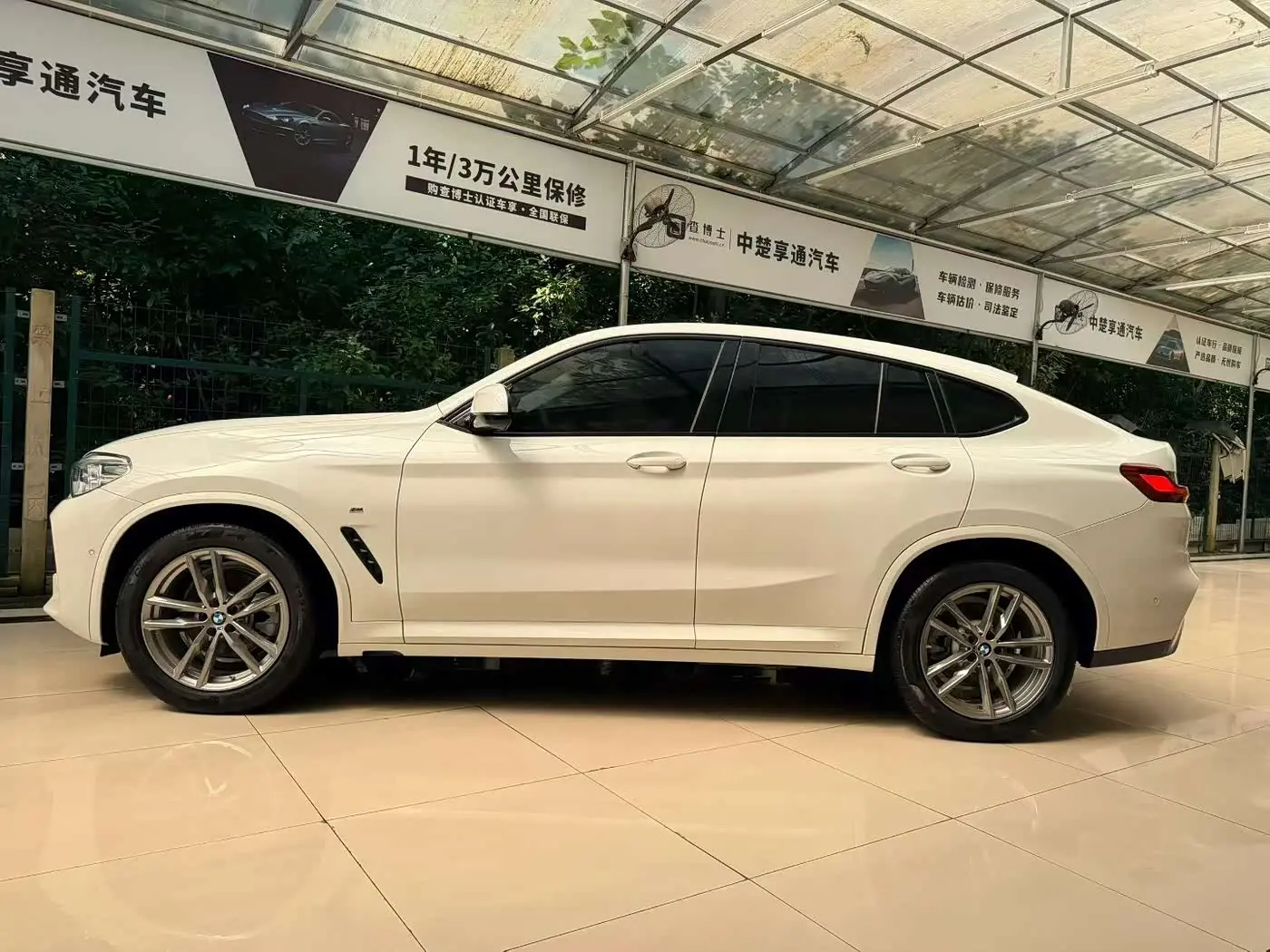 BMW X4 2021 — Фото 12/19
