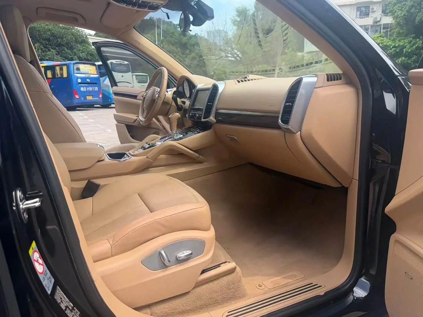 Porsche Cayenne 2012 — Photo 7/19