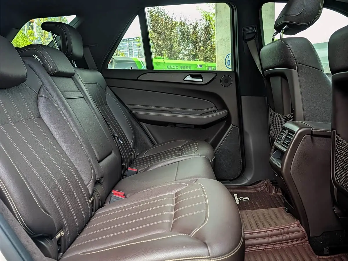 Mercedes-Benz GLE 2018 — Фото 13/19
