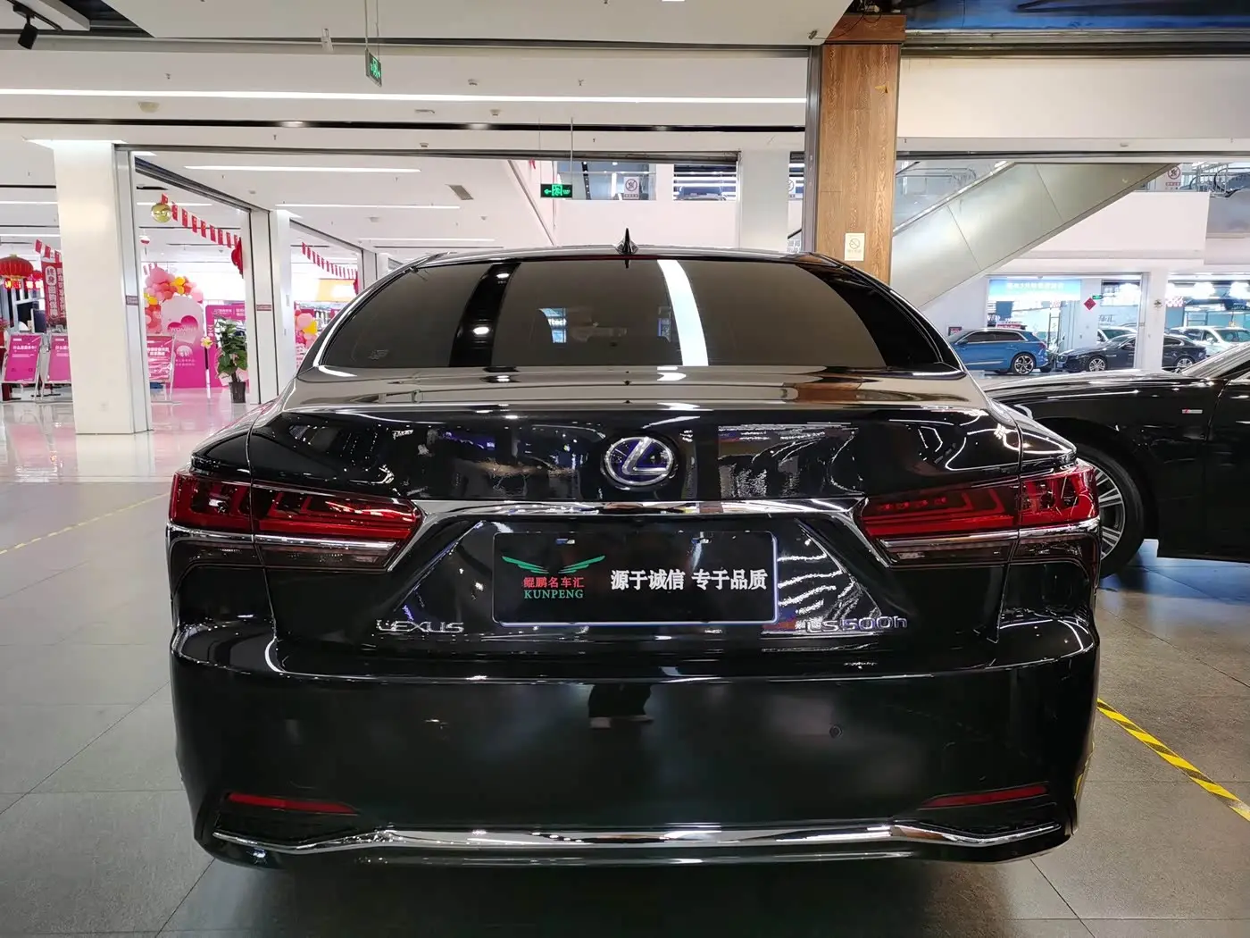 Lexus LS 2020 — Фото 4/18