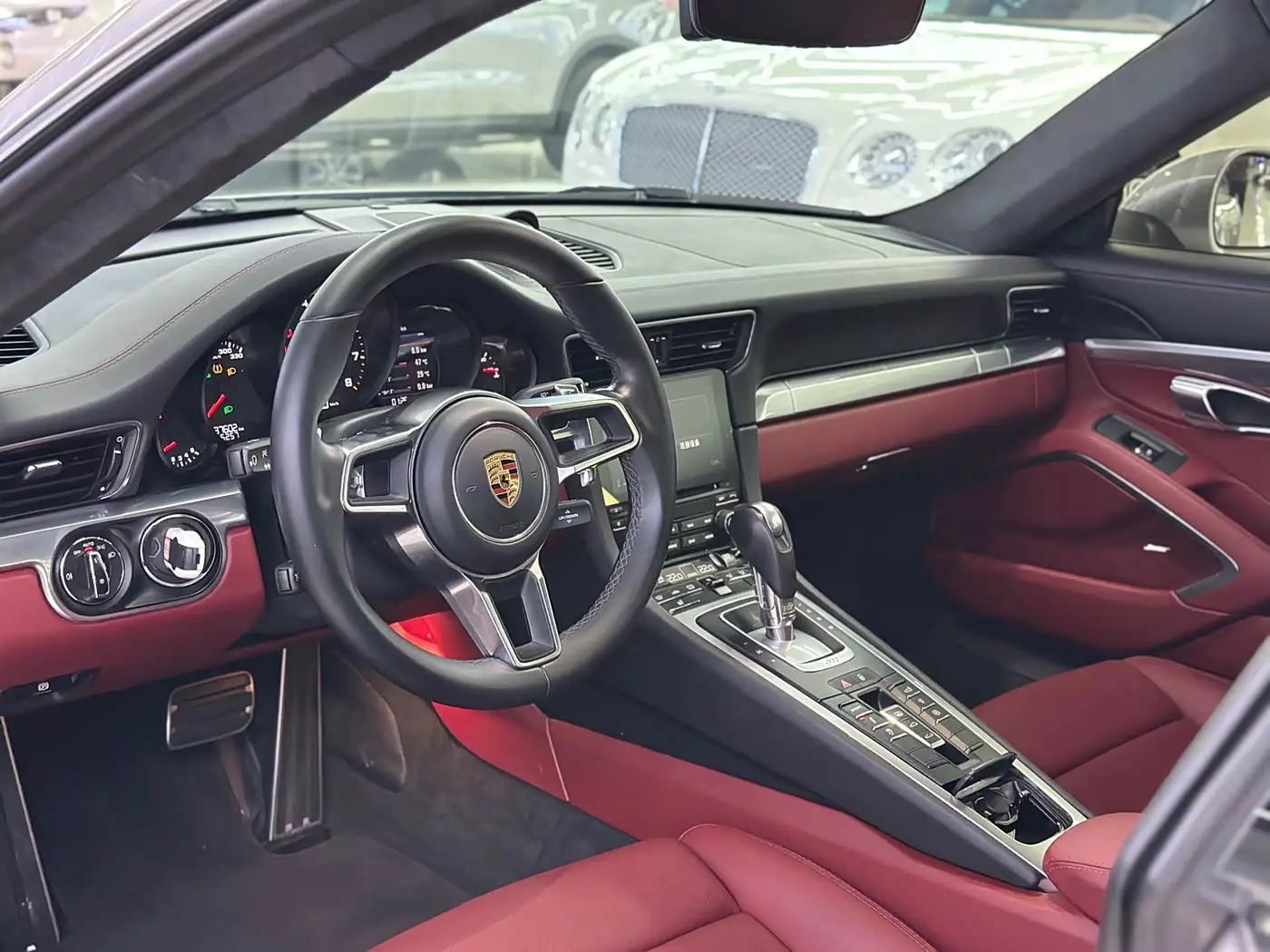 Porsche 911 2018 — Photo 7/17