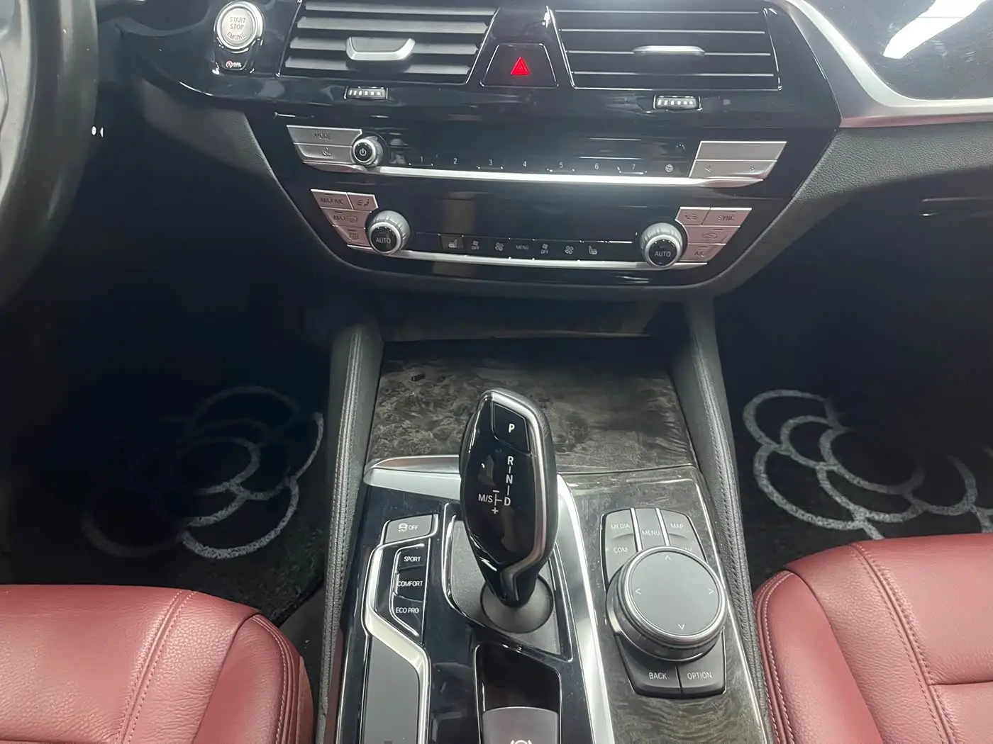 BMW 5 Series 2020 — Photo 10/13