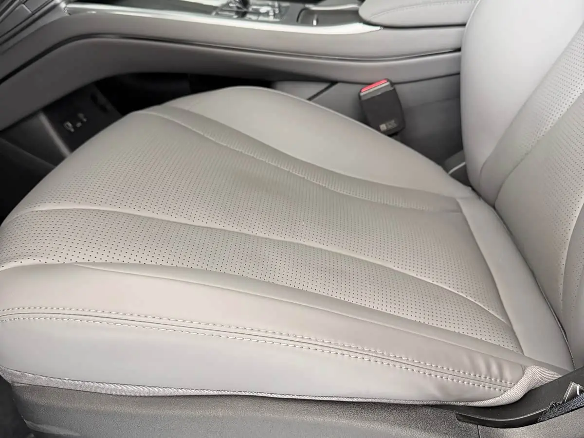 BYD Seal 07 DM-i 2025 — Photo 13/17