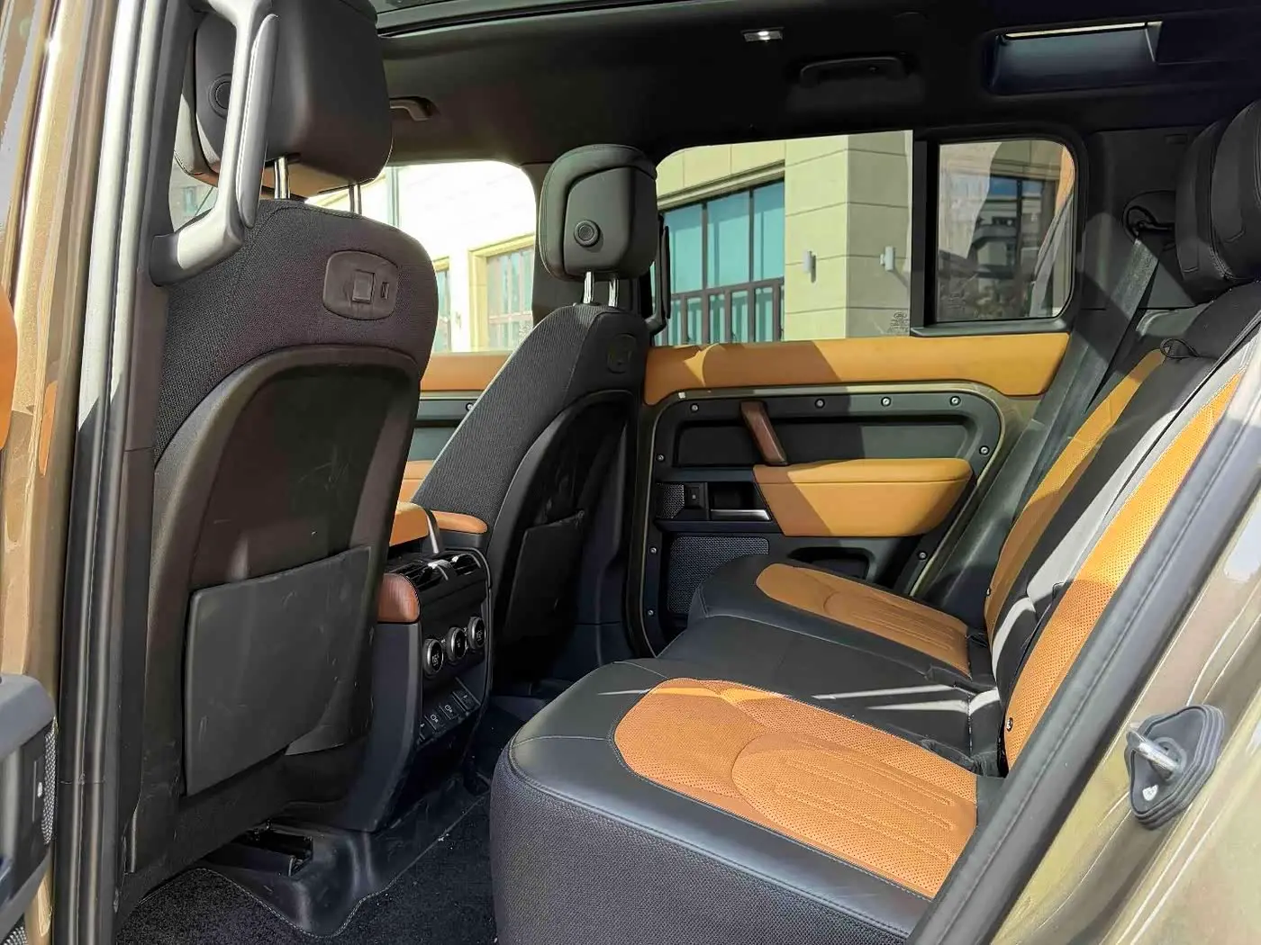 Land Rover Defender 2021 — Photo 6/9