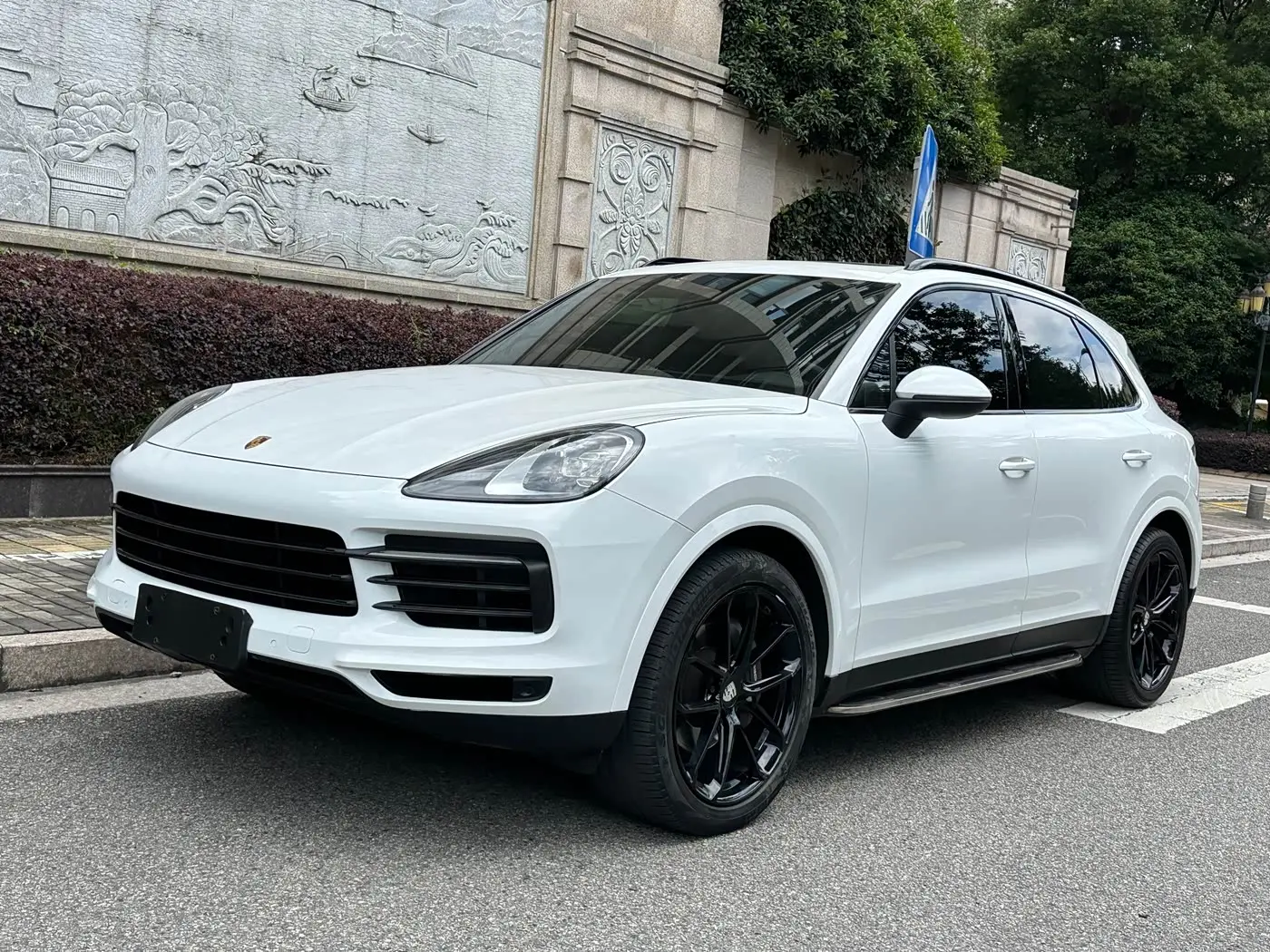 Porsche Cayenne 2020 — Photo 1/15