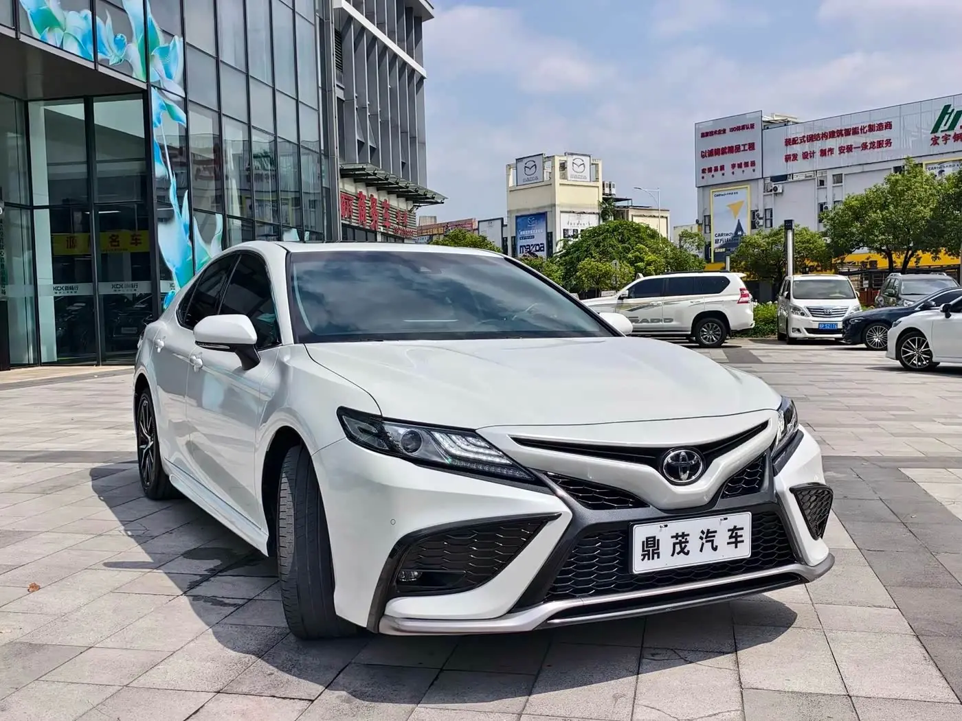 Toyota Camry 2023 — Фото 8/20