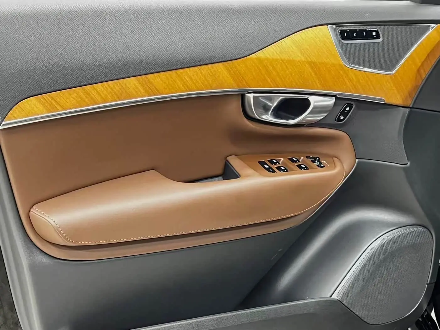 Volvo XC90 2024 — Фото 18/20