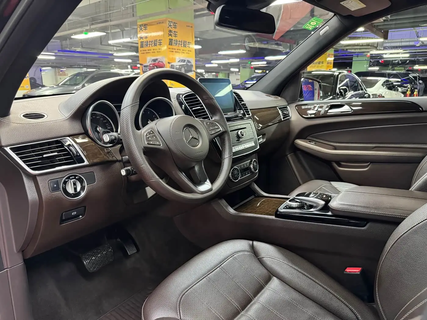 Mercedes-Benz GLS 2017 — Photo 16/20