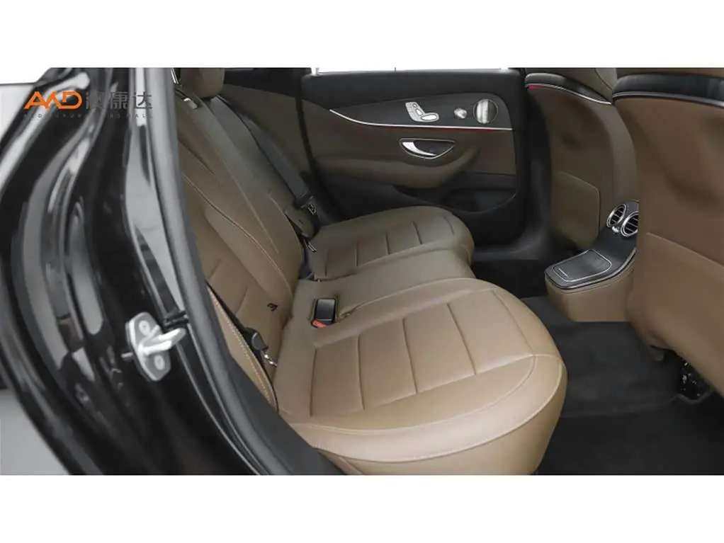 Mercedes-Benz E-Class 2024 — Photo 8/10