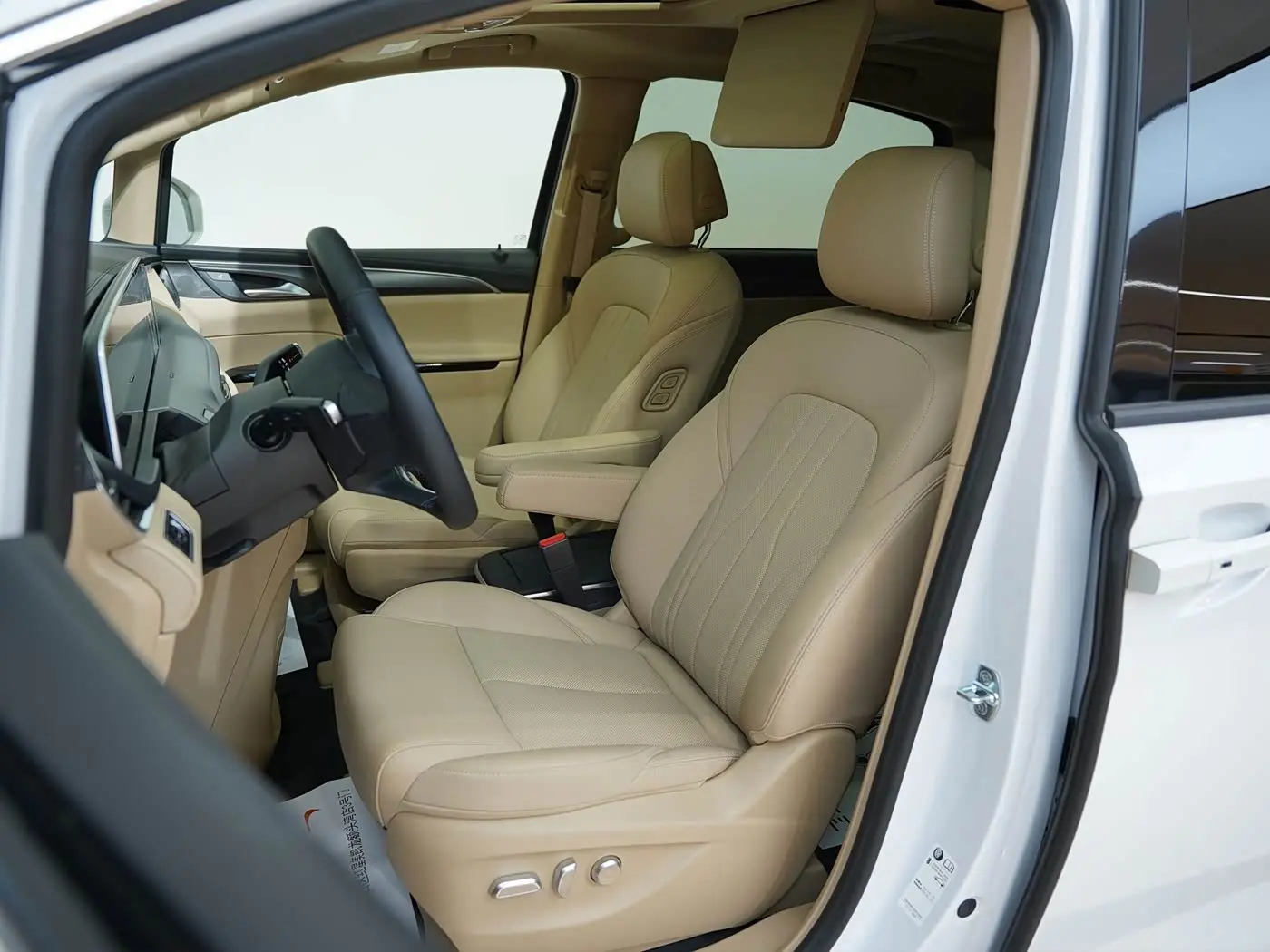 Buick GL8 New Energy 2025 — ფოტო 16/18