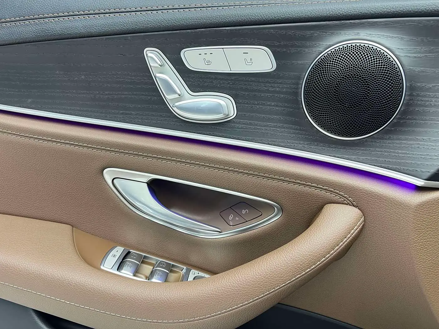 Mercedes-Benz E-Class 2021 — Фото 6/9