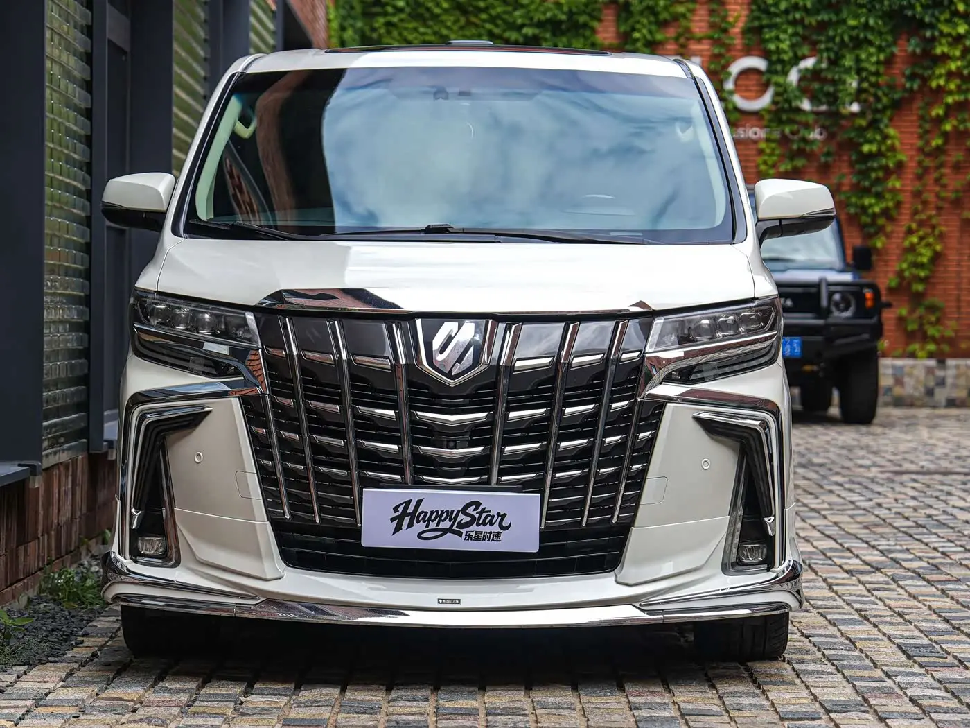 Toyota Alphard 2016 — Photo 2/15