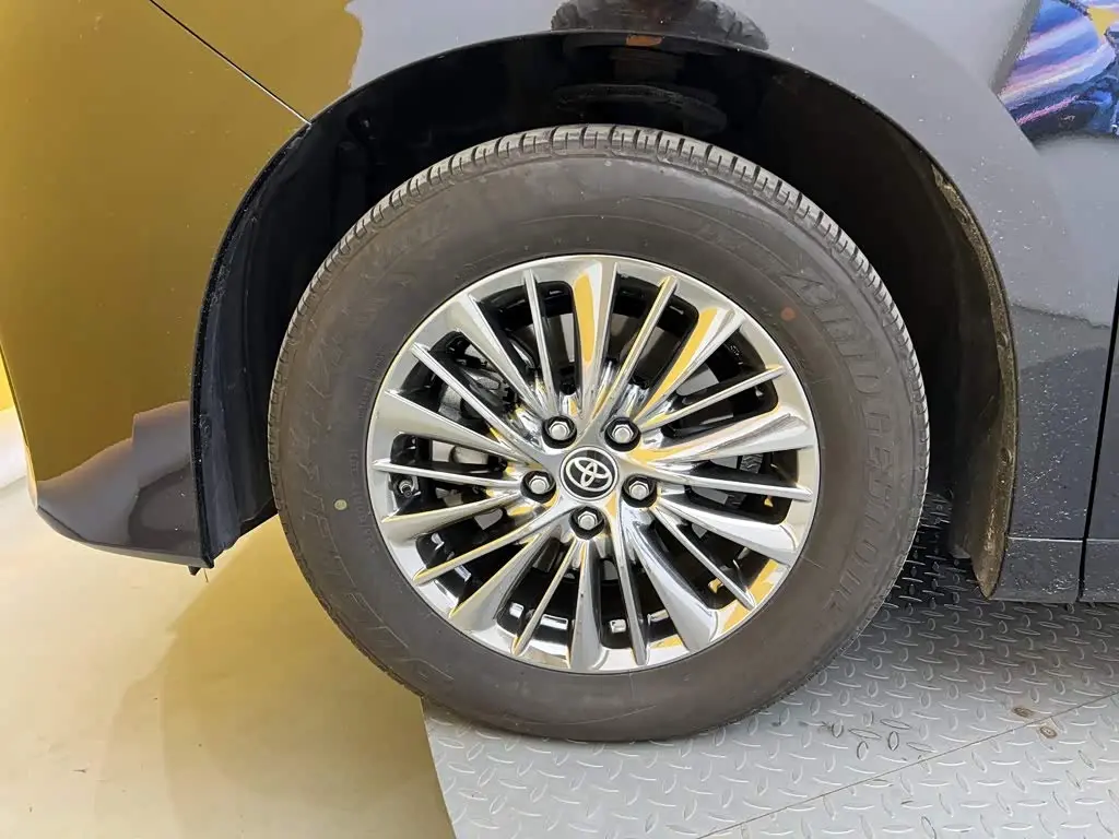 Toyota Alphard 2023 — Photo 9/20