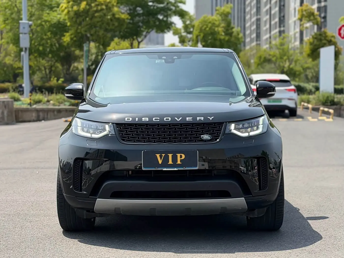 Land Rover Discovery 2019 — Фото 2/9