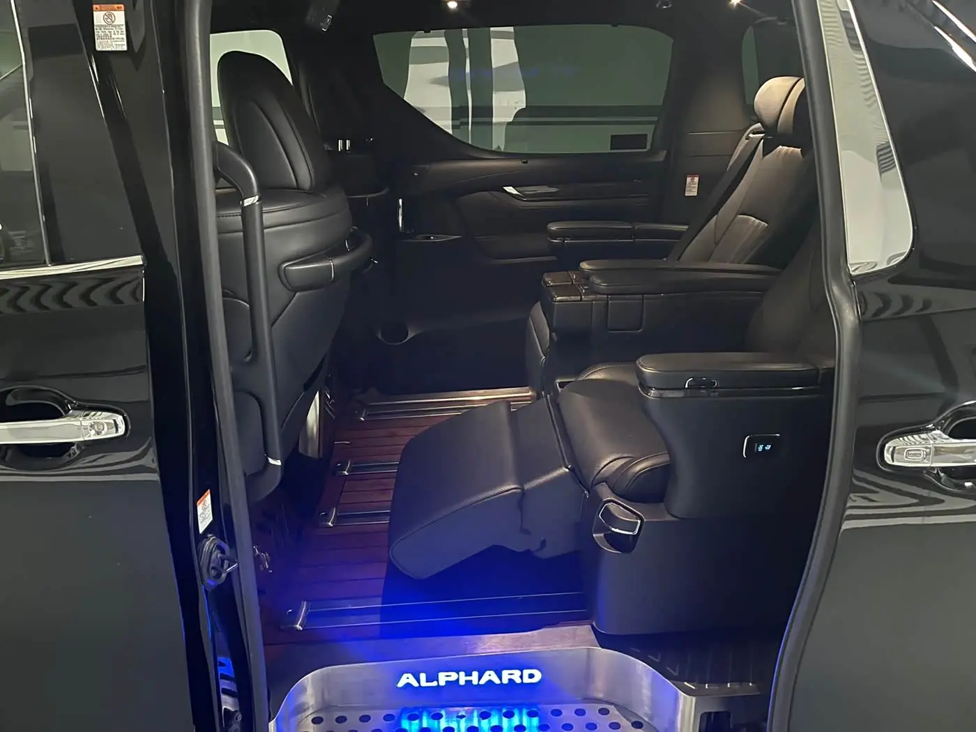 Toyota Alphard 2020 — Photo 15/20