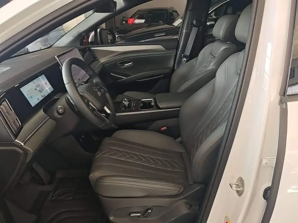 BYD Song L DM-i 2025 — Photo 15/20