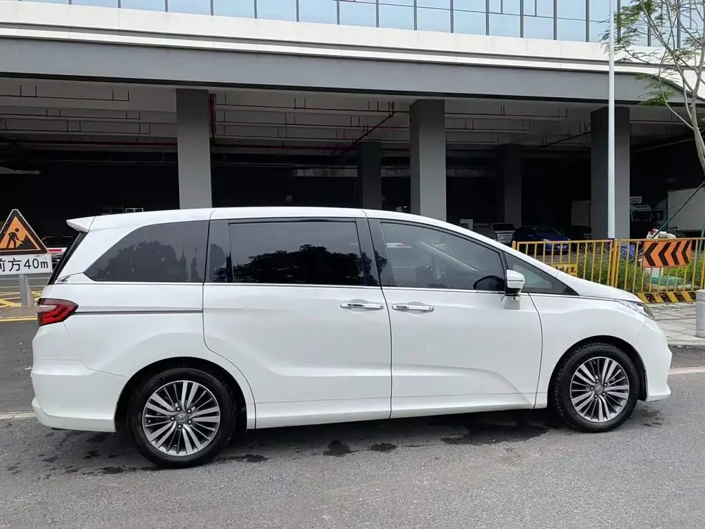 Honda Odyssey 2019 — ფოტო 3/9