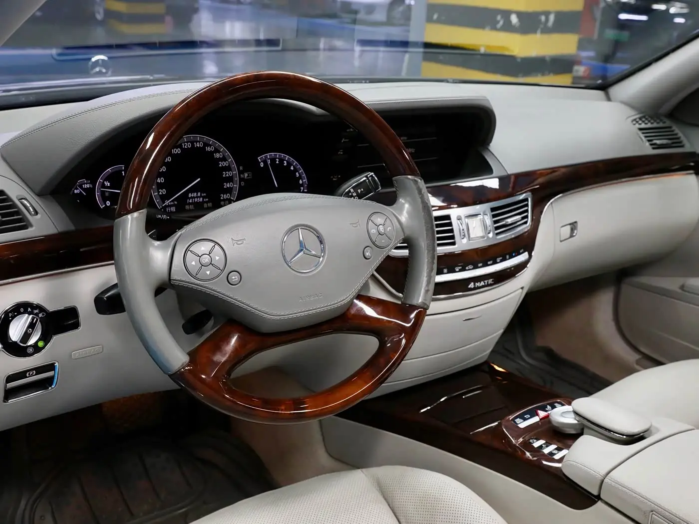 Mercedes-Benz S-Class 2010 — Photo 11/20