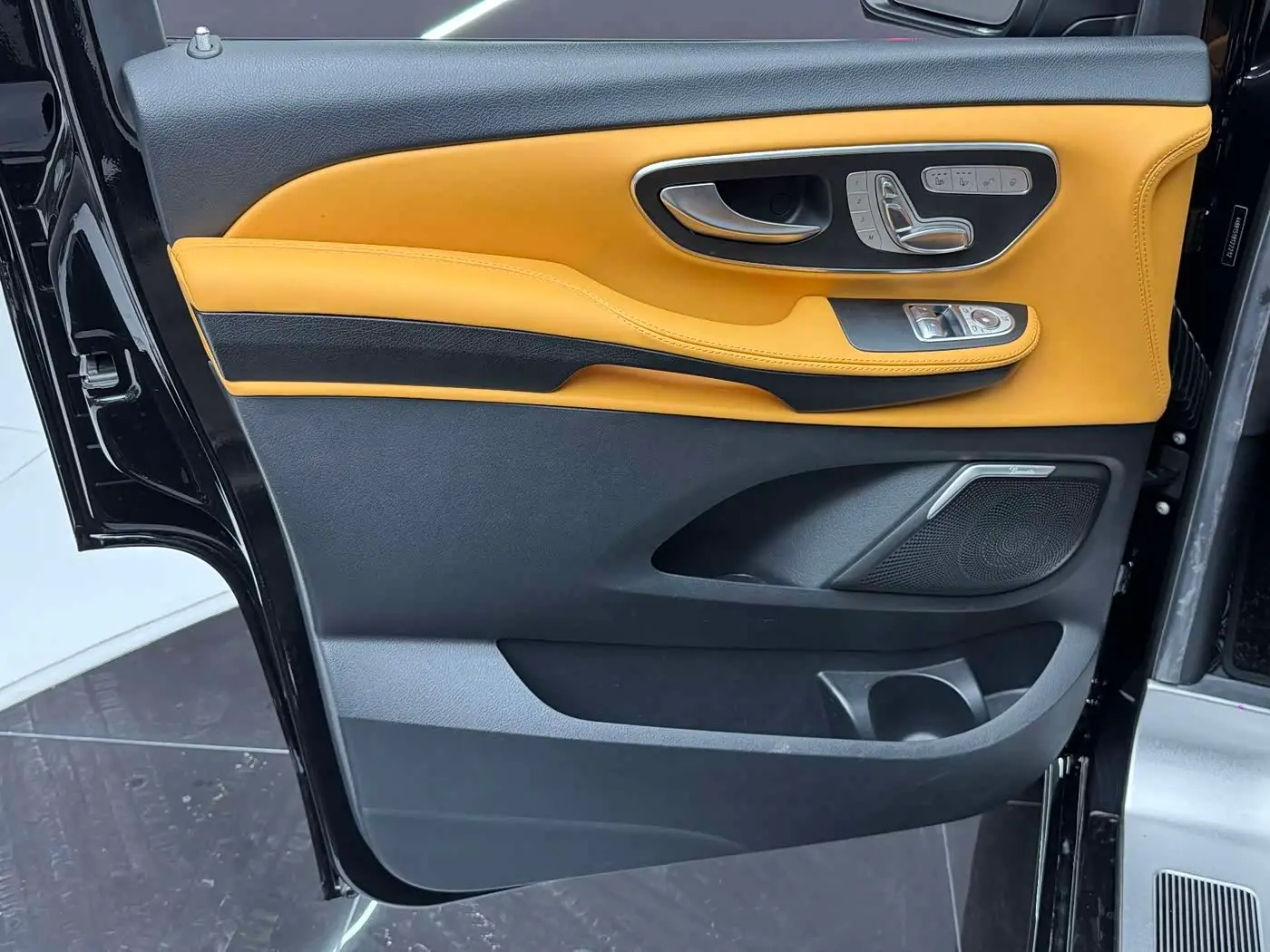 Mercedes-Benz V-Class 2021 — ფოტო 7/20