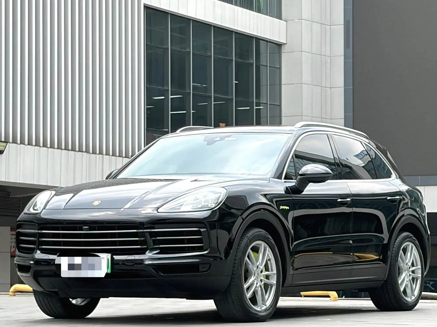 Porsche Cayenne New Energy 2021 — Photo 1/14